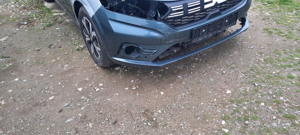 Предна броня дачия сандеро три.