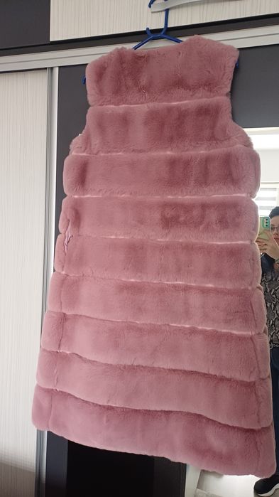 Vestă blana artificiala aproape  noua,în stare foarte bună!