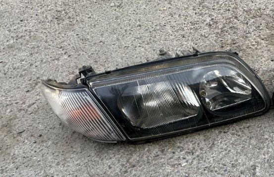 Фара Мазда птичка правая!