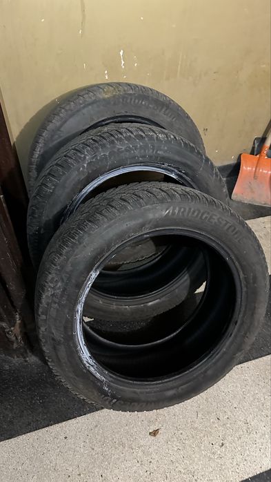 Гуми 215/55/17 Bridgestone зимни гуми