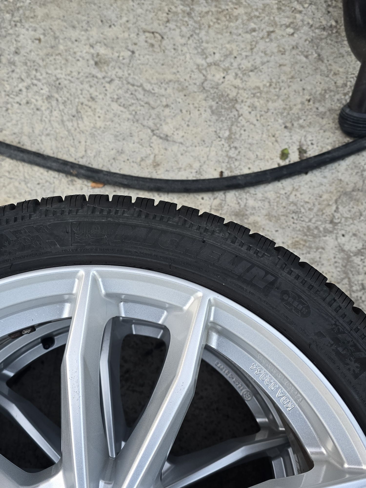 4 Броя 225/40/18 Michelin 2x6,5mm 2x5,8mm