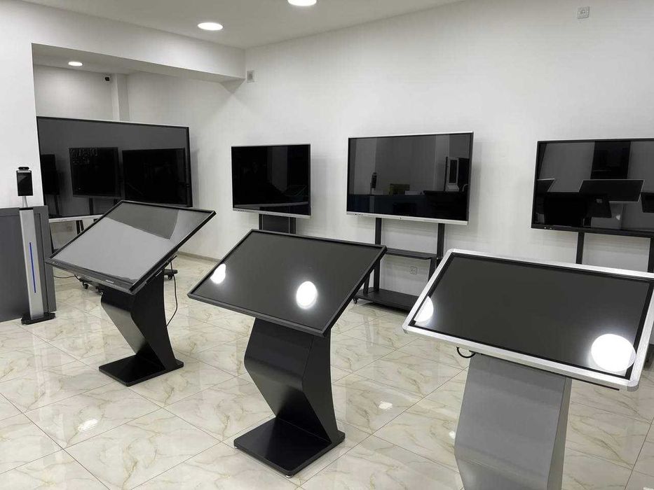 Горизонтальный сенсорный инфокиоск int43"