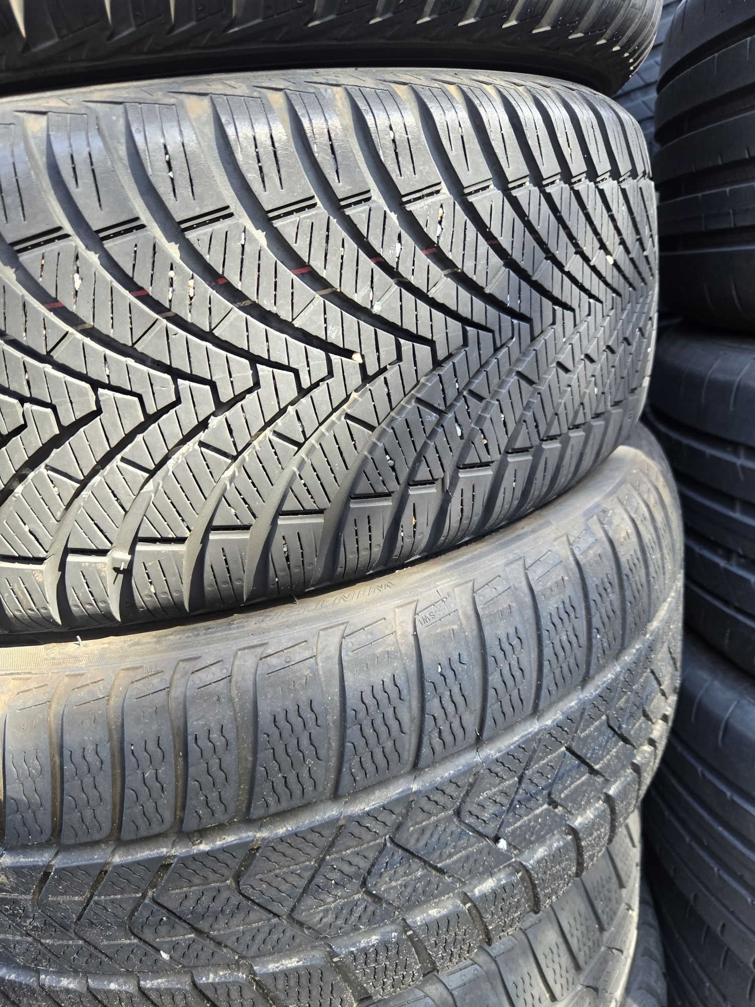 2бр. 205 55 16 Kumho всесезонни.