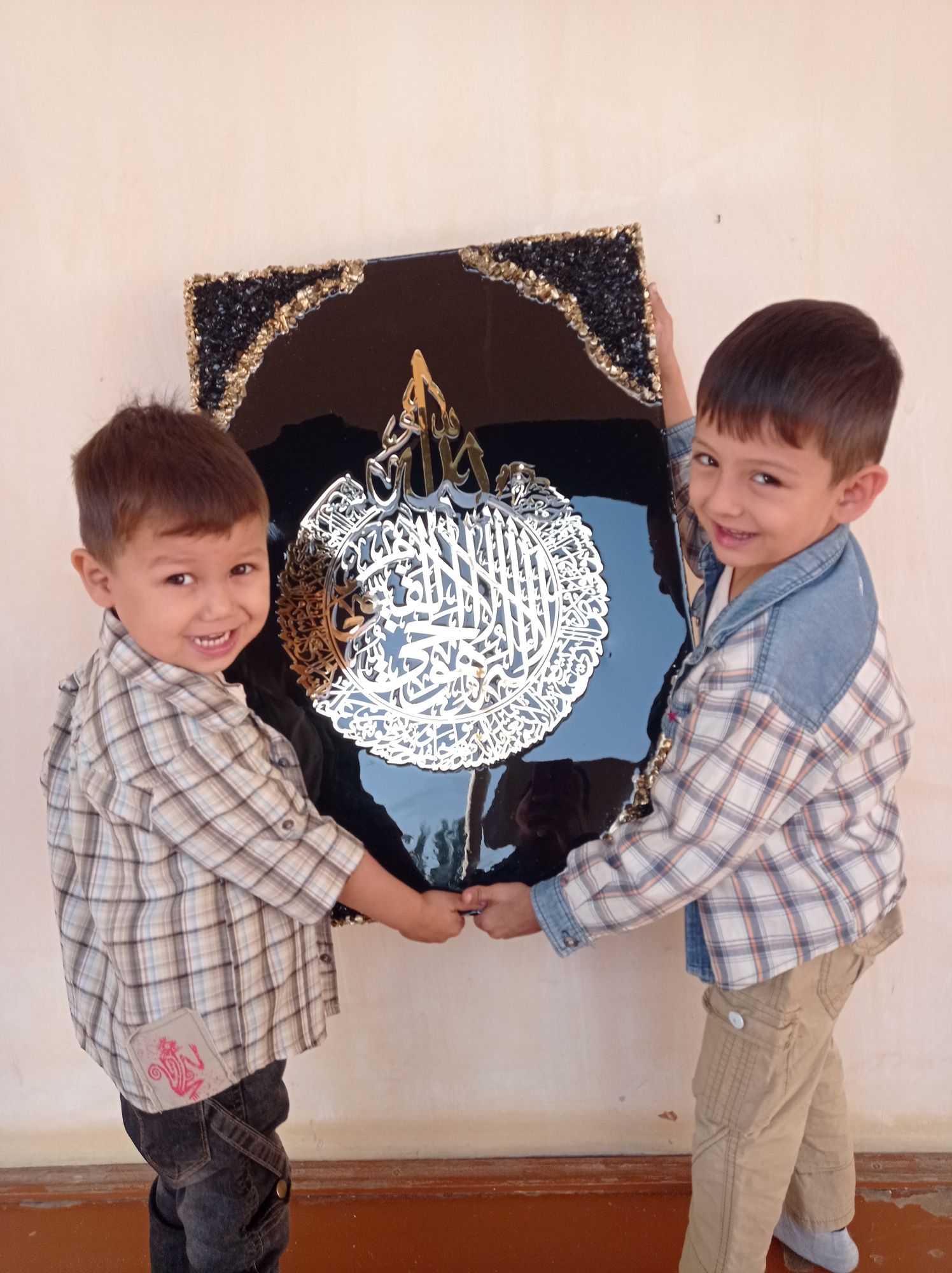 Art kaligrafiya sotiladi.qo'l mehnati