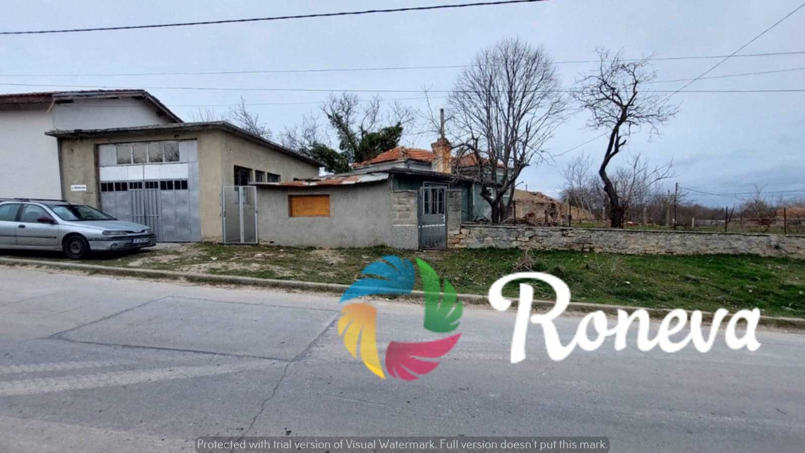 Дворно място  1800 м2 с къща