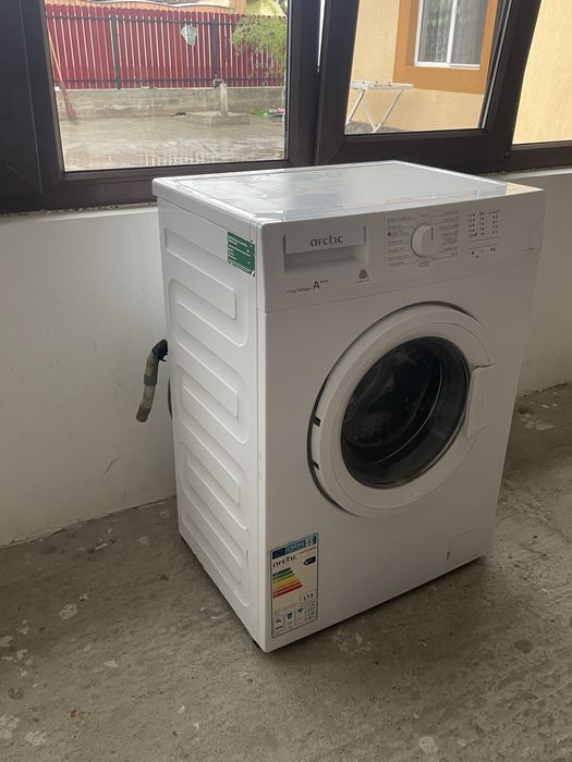 Vand masina  de spalat noua fac si schimburi  cu tlf boxe