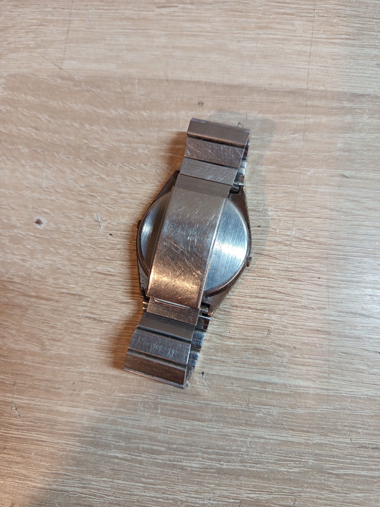 Часовник "Tissot"дигитален LCD