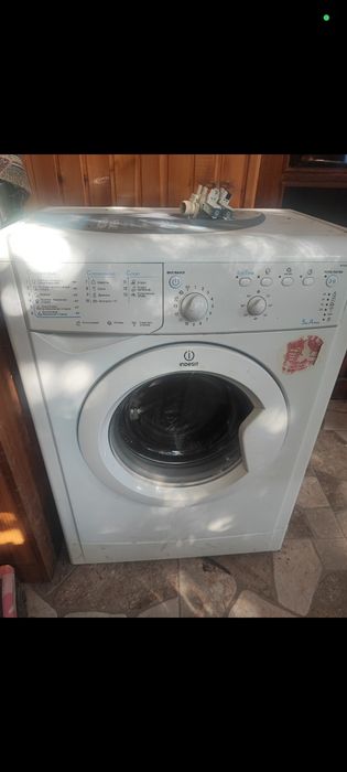 Стиральная машина Индезит в рабочем сост. Надо поменять клапан только