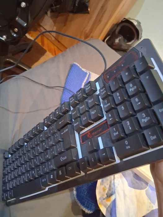 Продавам клавиатура Yelandar