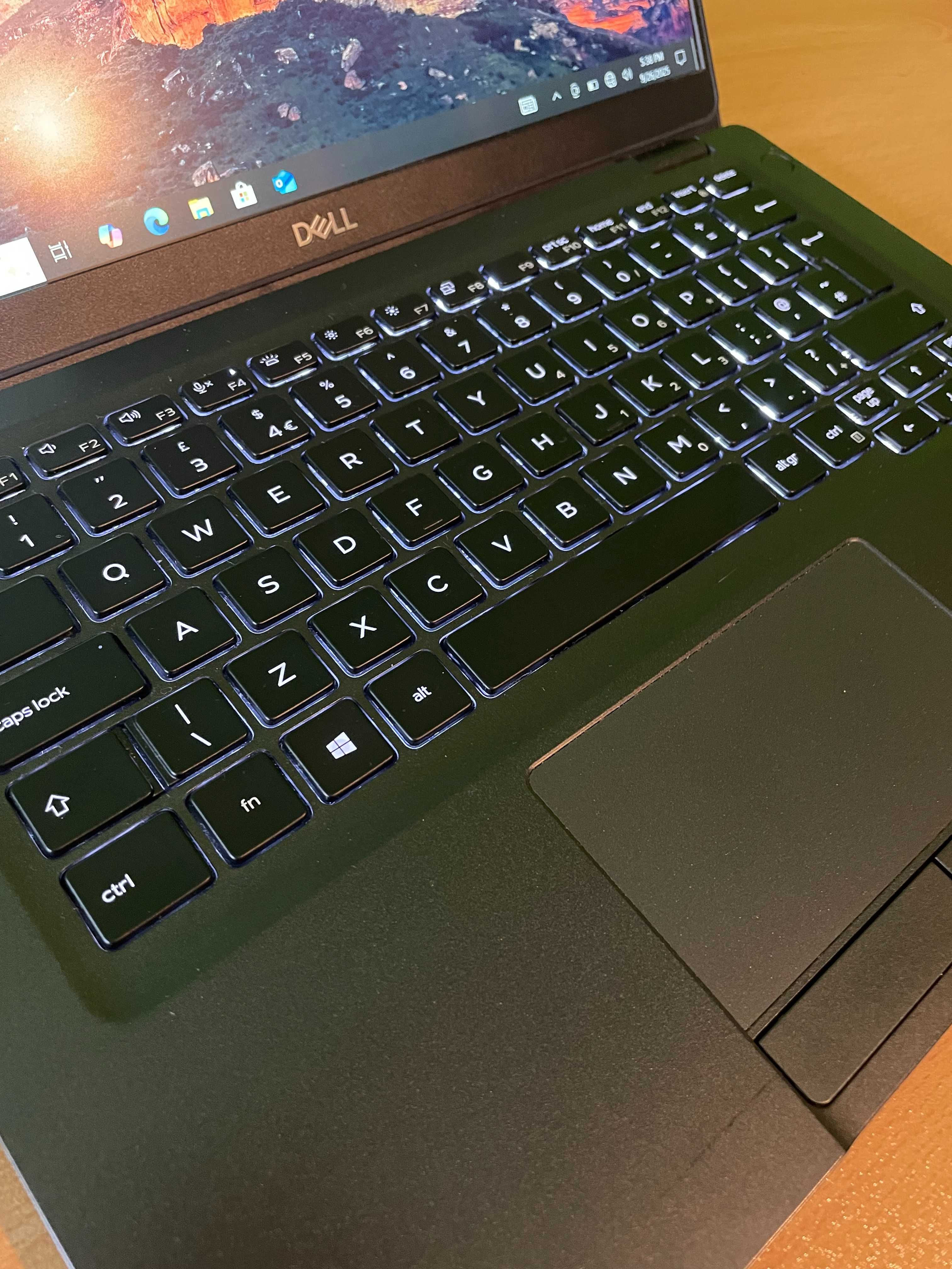 Dell 5300 - Touchscreen IPS 13.3'', i5-8365u, 16GB RAM, 256GB NVMe SSD