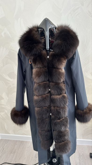 Продам  парку с натуралным мехом