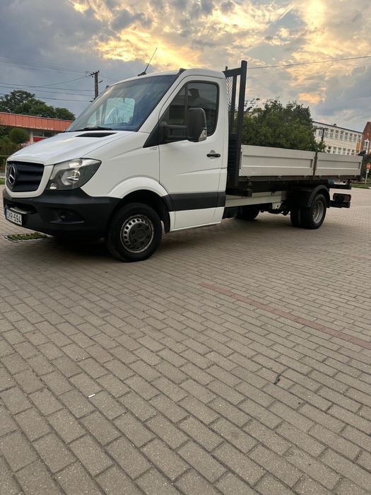 Mercedes basculabil in 3 parti