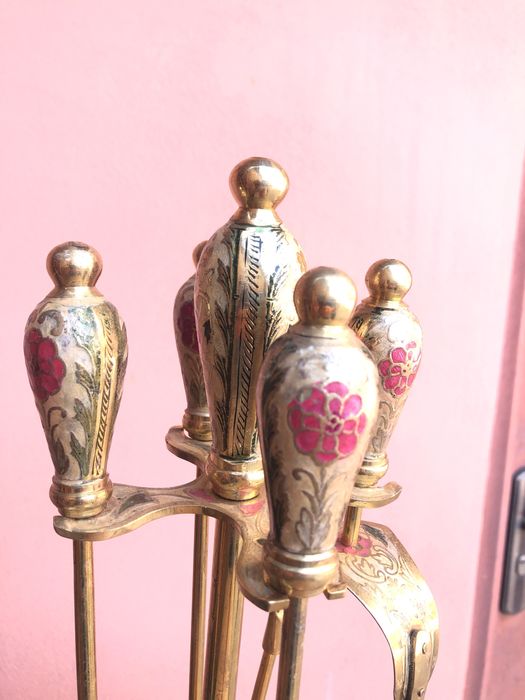 Suport cu unelte de pentru semineu,din bronz cu intarsii