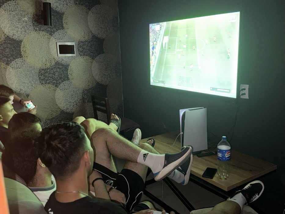 Плейстейшн 3,4,мебель,телевизор сотилади