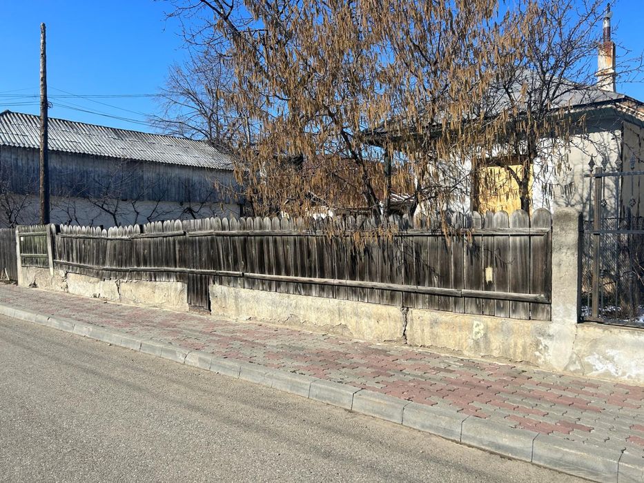 Proprietate centrala Panciu- teren 735mp+2 const. existente, utilitati