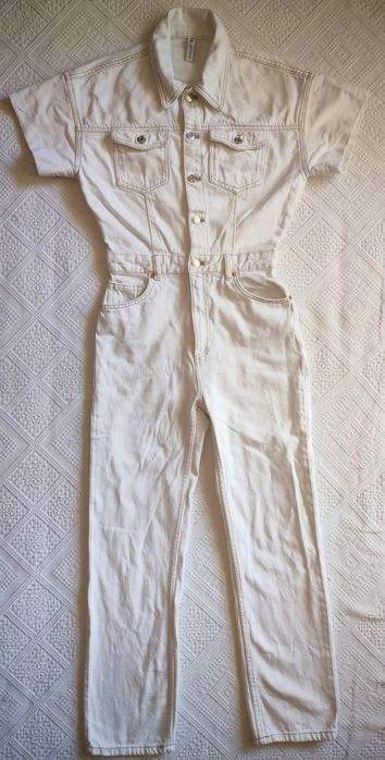 Salopeta blugi marimea XS, purtata de doua ori, impecabila.