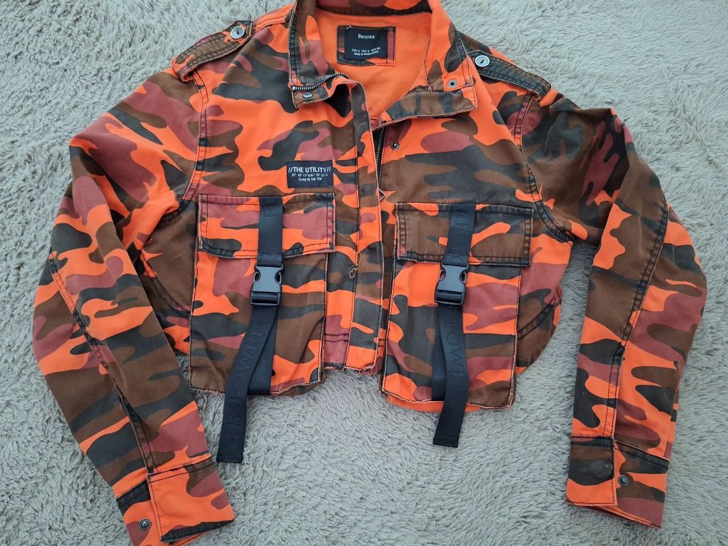 Жестоко яке bershka S