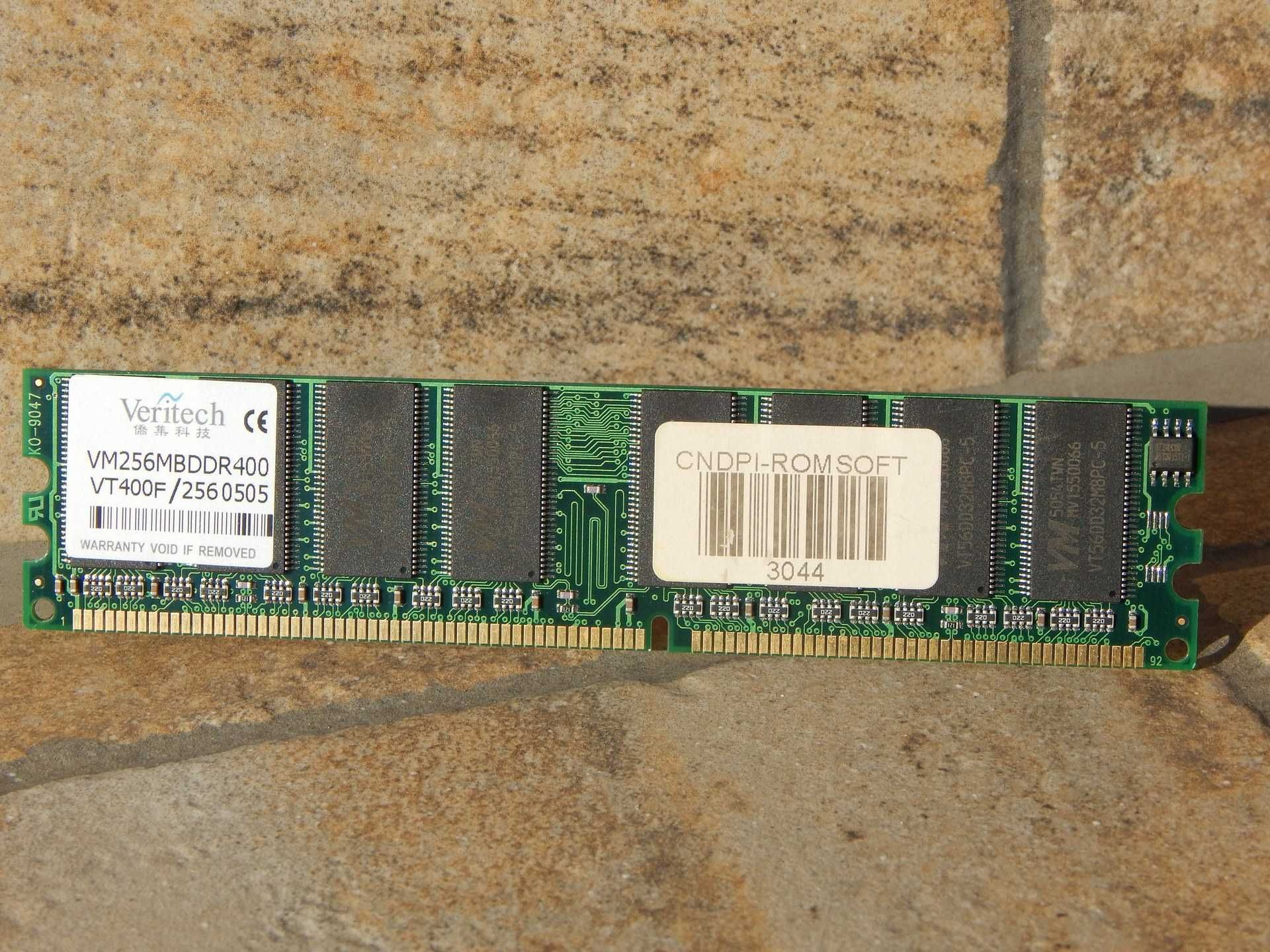 Placa memorie RAM Veritech VM 256 MB DDR 400 model VT 400F