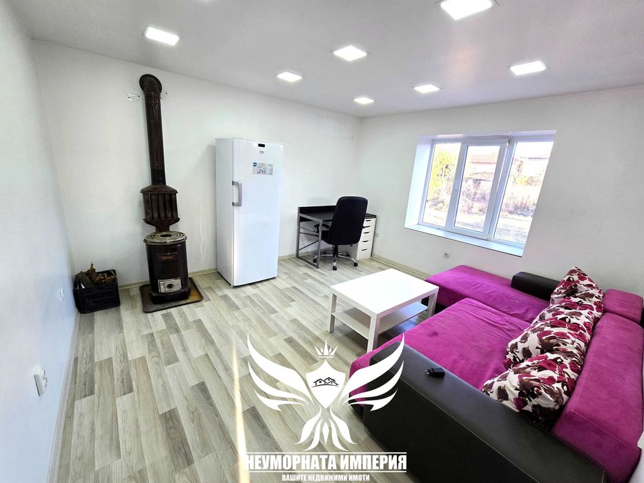 Продавам двуетажна къща 240РЗП с широк двор 1280кв. в с.Дълбок Извор