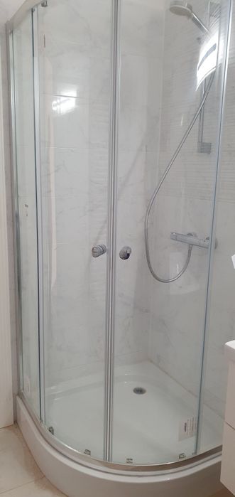 Cabina dus semirotunda