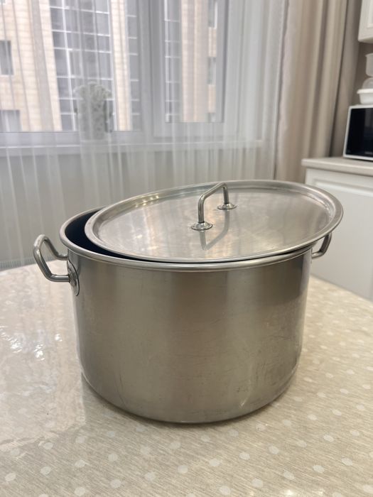 Кастрюля большая 17л.