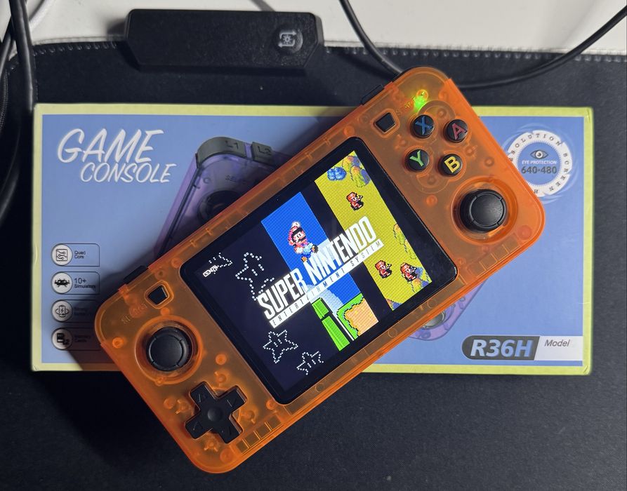 Ретро конзола за игри R36H