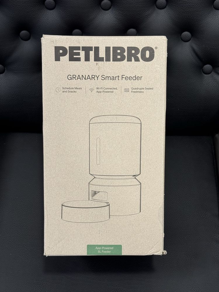 Продавам хранилка за животни PETLIBRO