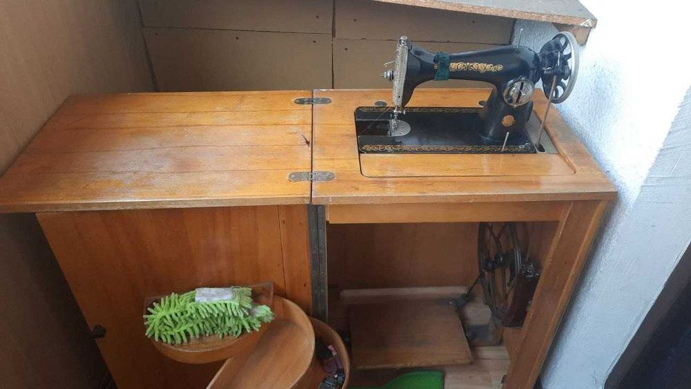 Швейная ножная машина