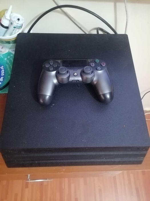 Ps 4 pro impecabil
