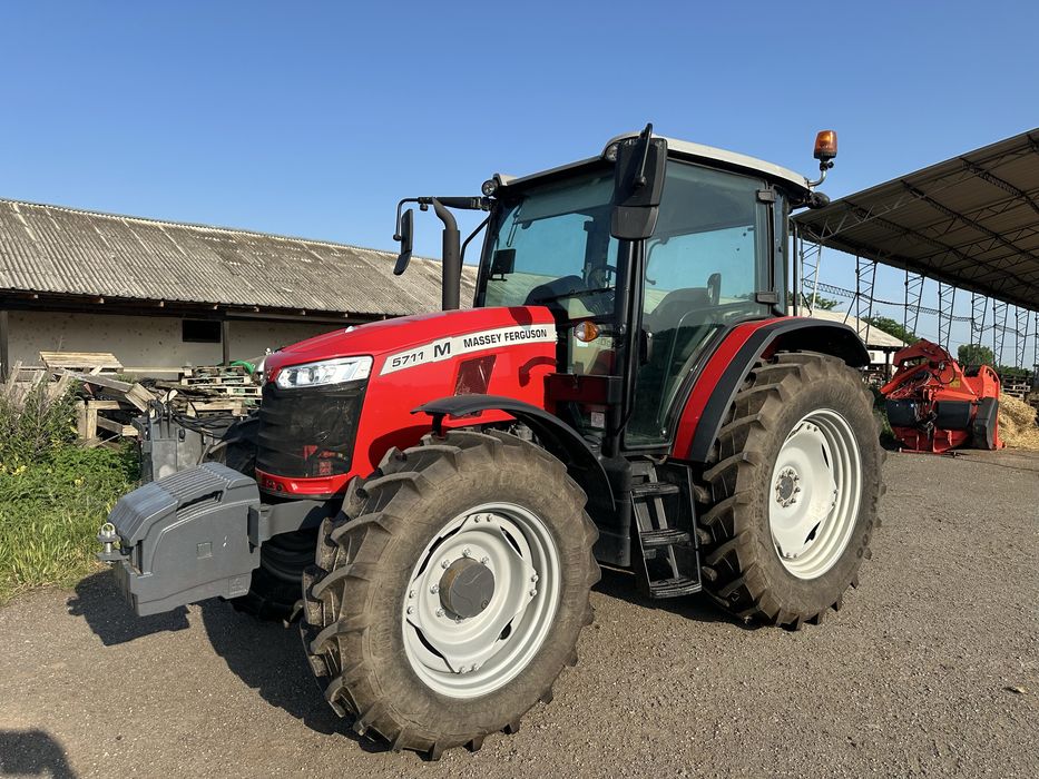Tractor Massey Ferguson 5711 M