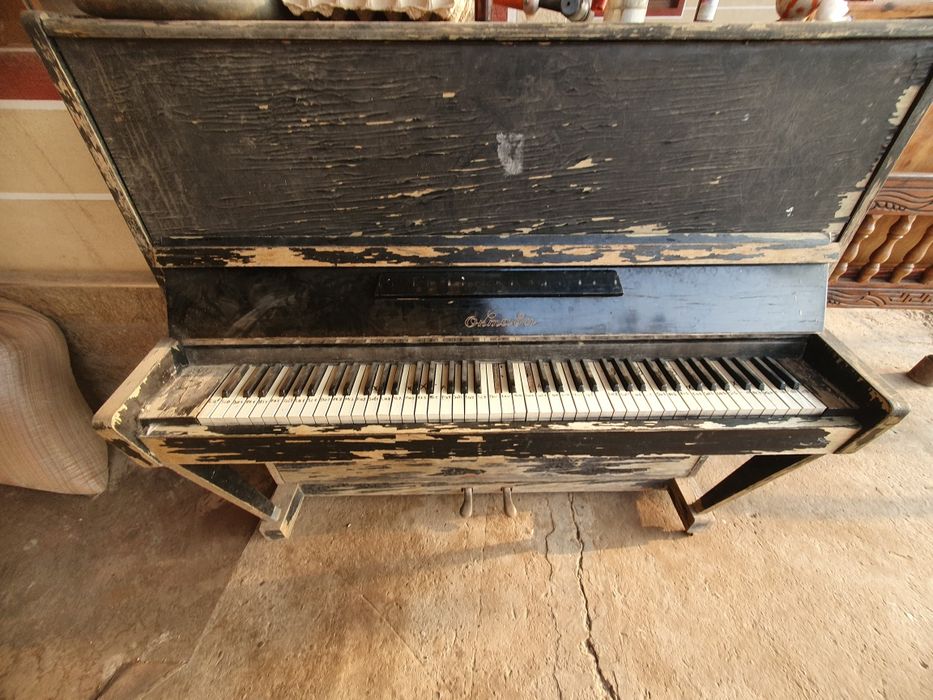 Pianino ortacha holattda