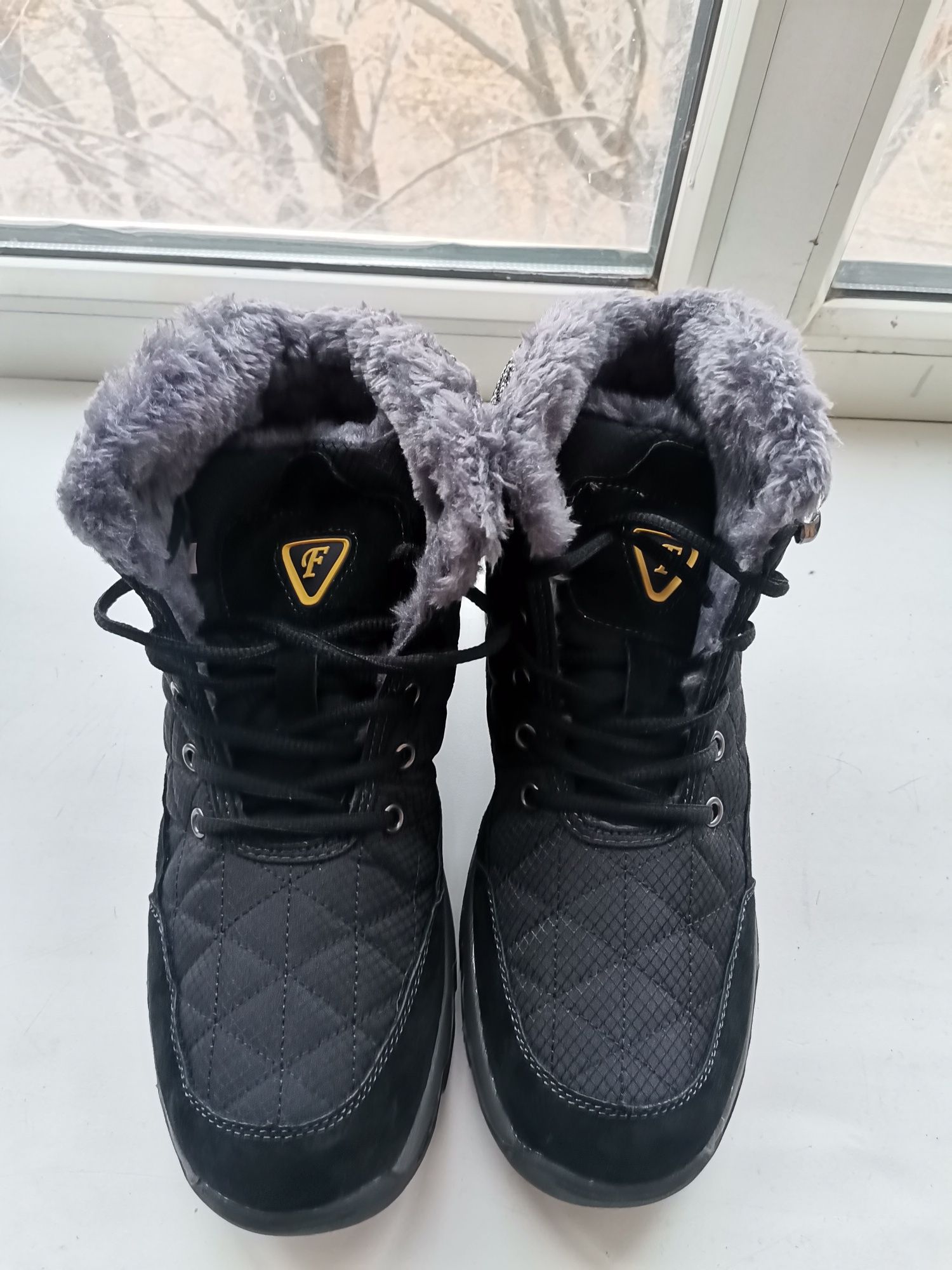Зимние тёплые ботинки