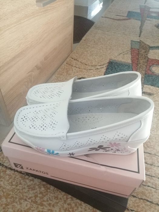 Vând pantofi dama piele