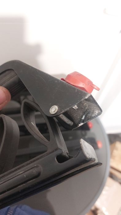 Suport schiuri(ski) auto pentru bare transversale