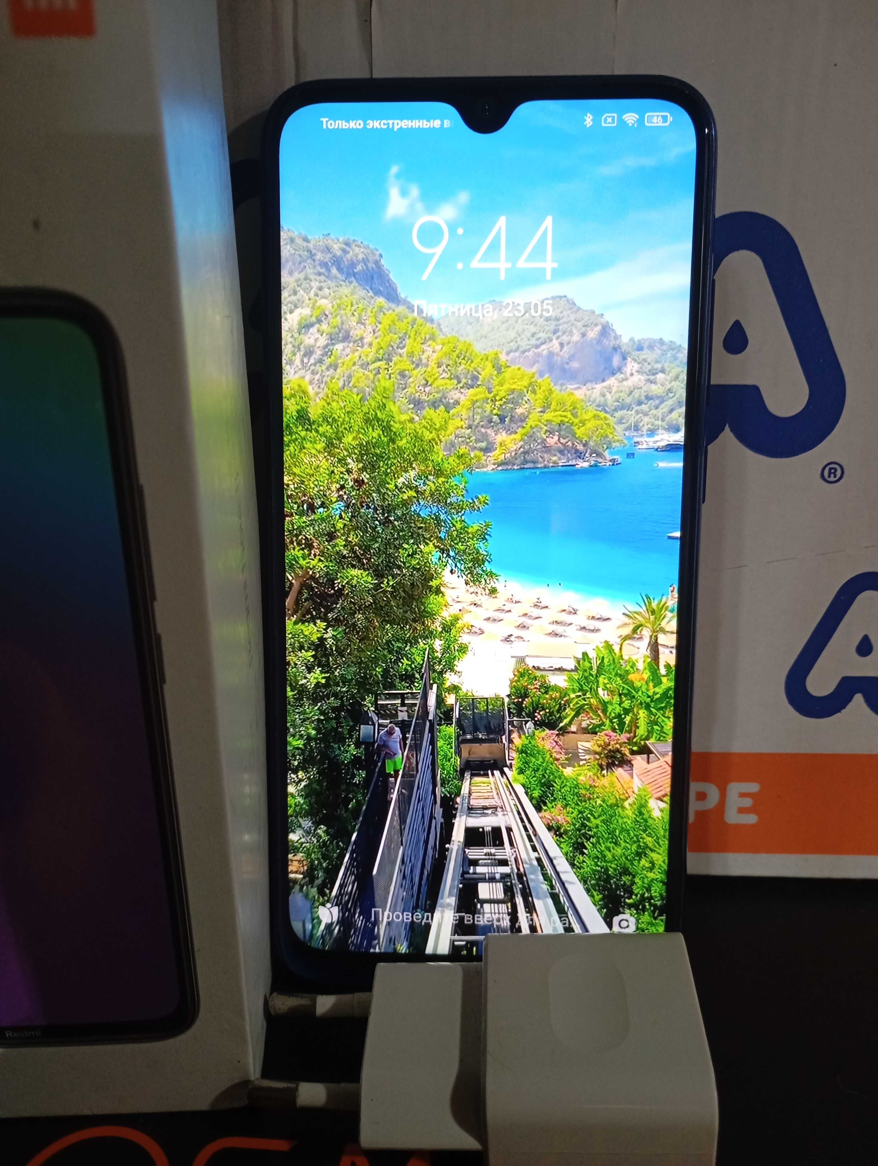 Redmi note 8 4/64 с коробкой и документами