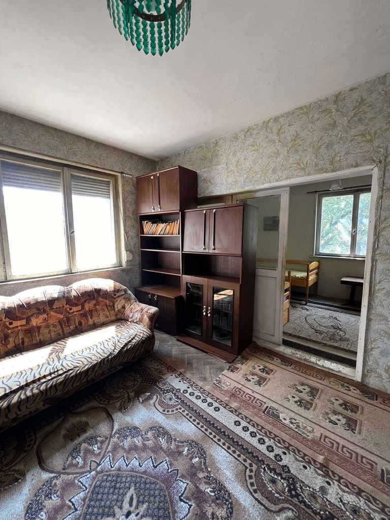 Дава се под наем Тристаен апартамент в Казанлък - 80 кв.м за 73950 € - Снимка #1