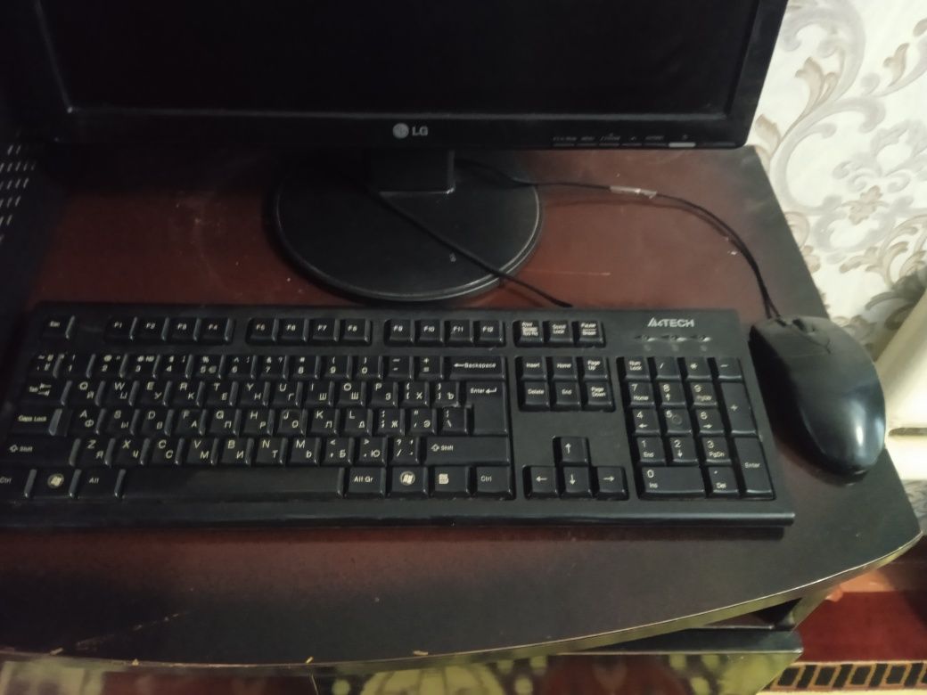 Kompyuter komplekt.