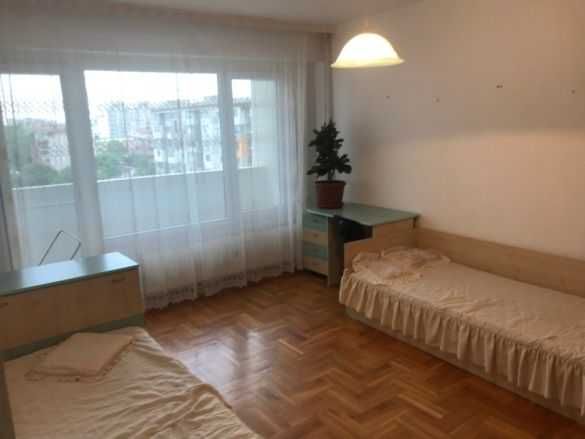 Дава се под наем Тристаен апартамент в Бургас, Славейков - 80 кв.м за 220 € - Снимка #2