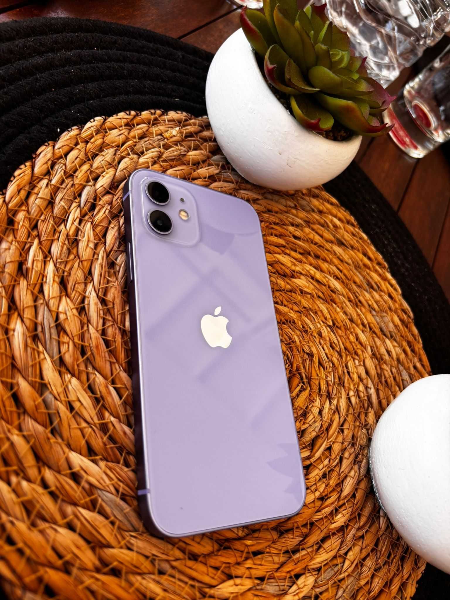 Продавам телефон iPhone 12
