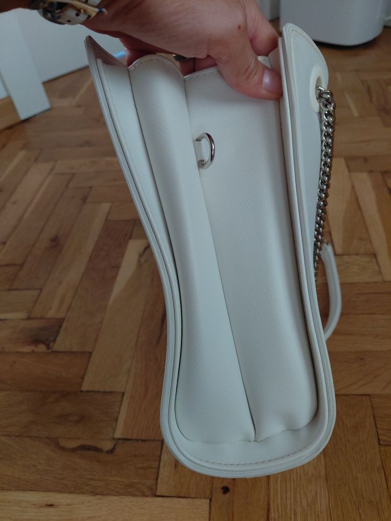 Бяла чанта O Bag, дръжки със синджири