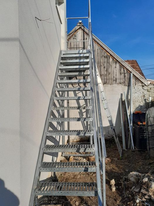 Scara metalica zincata  exterioara pentru ,case, beciuri și incendii