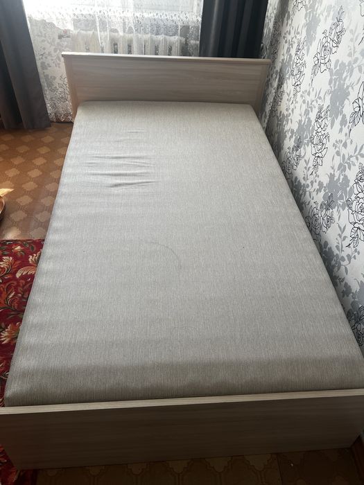 Продается кровать полуторка с матрасом в хорошем состояние. Самовывоз