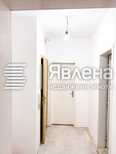 Продава се Двустаен апартамент в Бургас, Възраждане - 70 кв.м за 1358 €/кв.м - Снимка #2