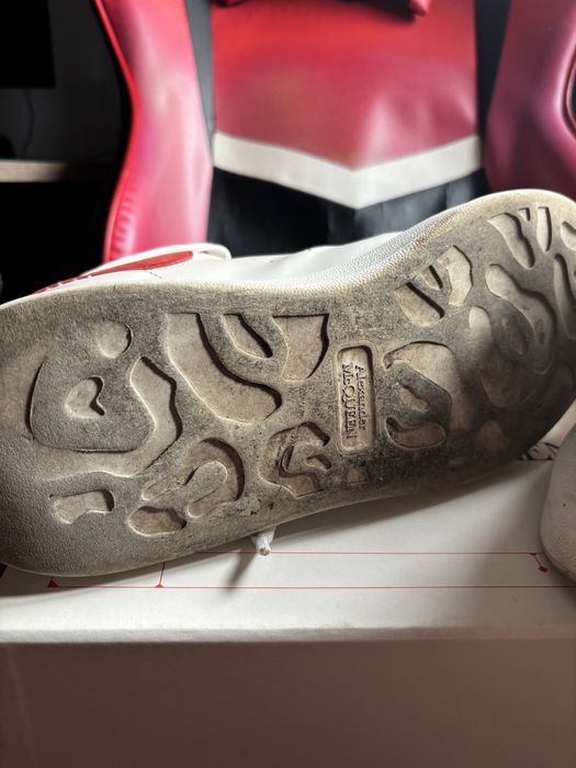 alexander mcqueen alb cu rosu