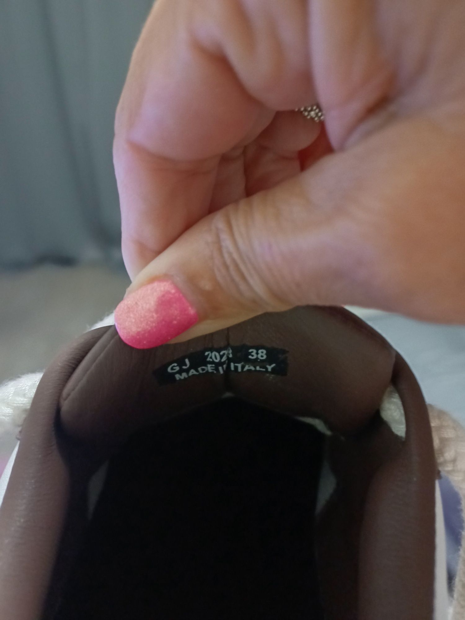 Продавам маратонки Valentino в отлично състояние