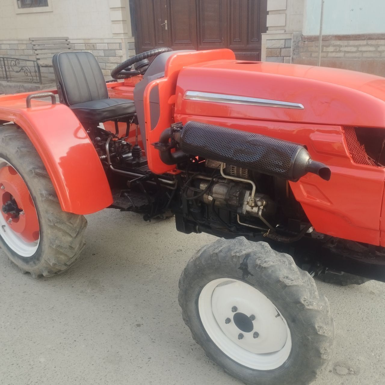 Traktor modeli (Taihong 304)