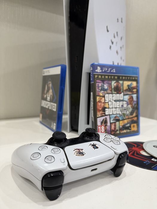 Продам ПС5 с PSN аккаунтом(один джойстик)