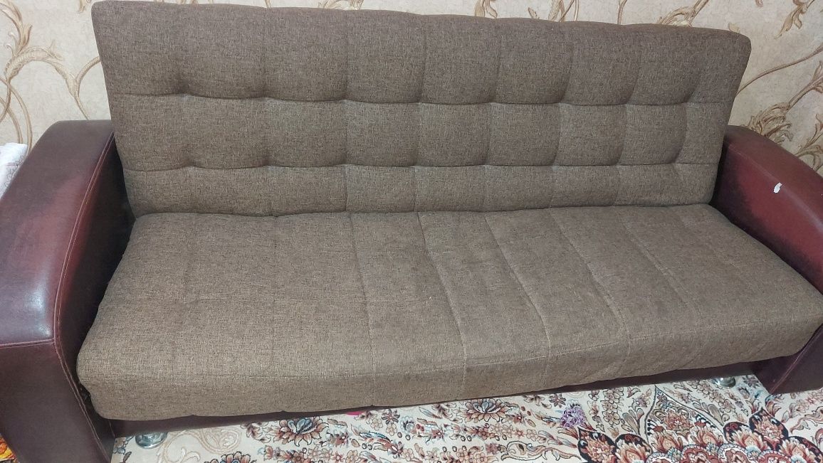 Продаю  мебель для гостиной ДИВАН  б/у