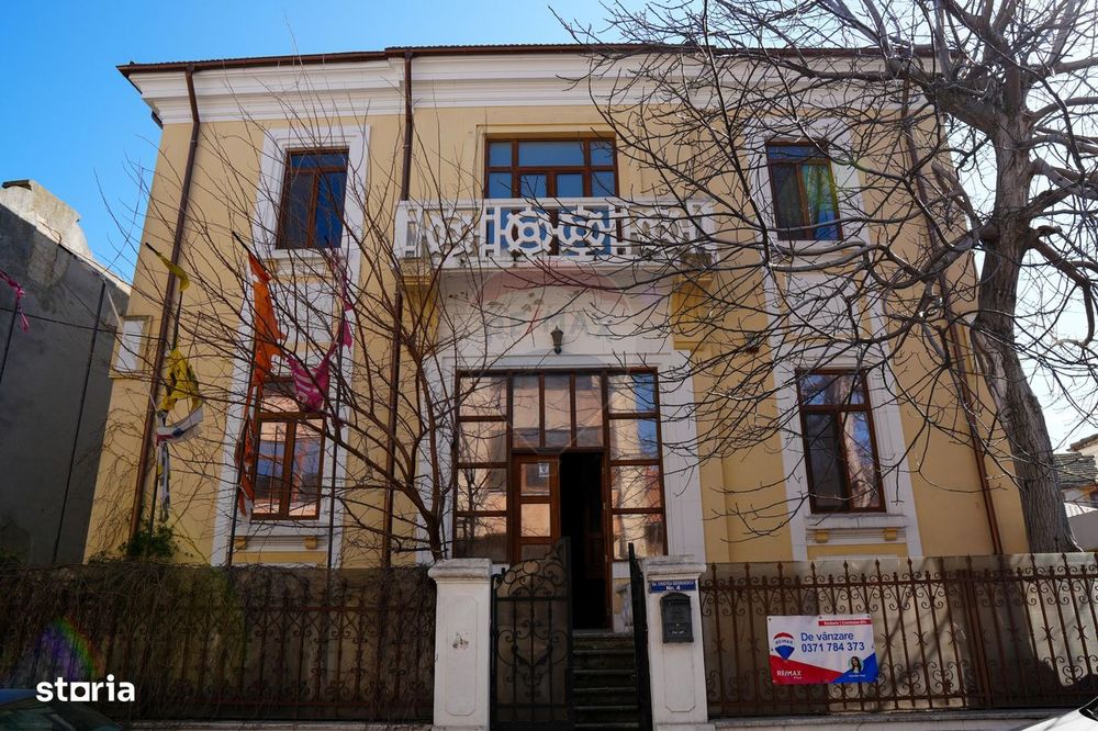 Vilă cu 18 camere de vanzare in zona Peninsula