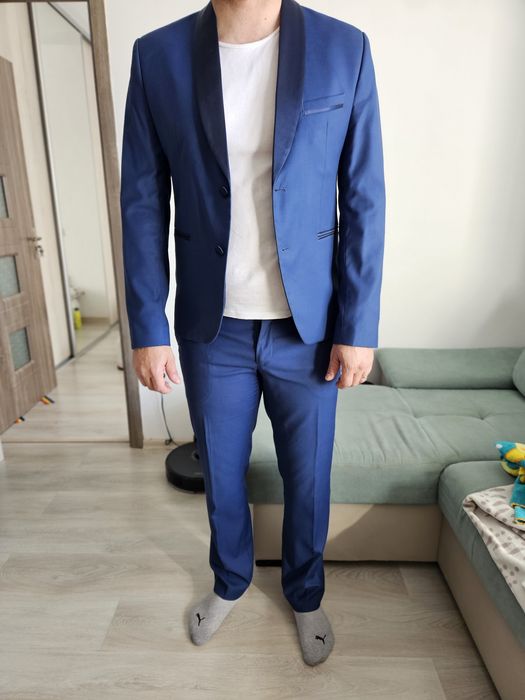 Vand costum elegant ,mire /naș